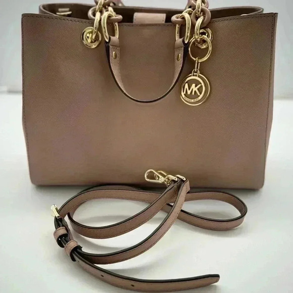 Like New Condition Michael Kors - Picture 12 of 13